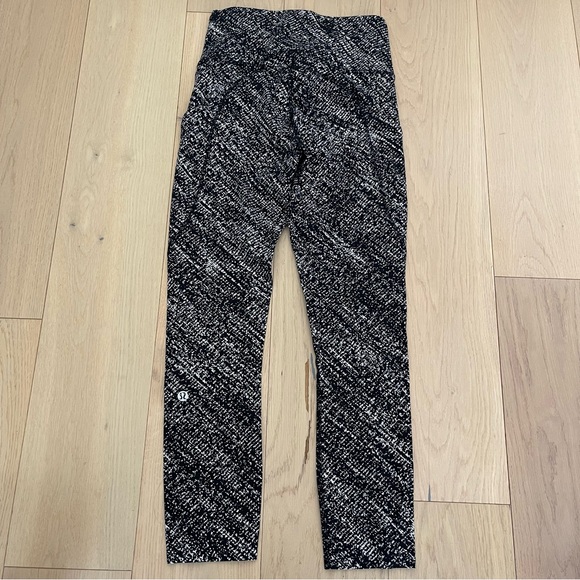 Lululemon - Picture 2 of 3